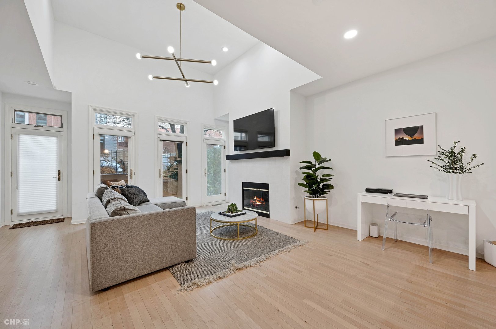 2039 N Lincoln Avenue Unit: H