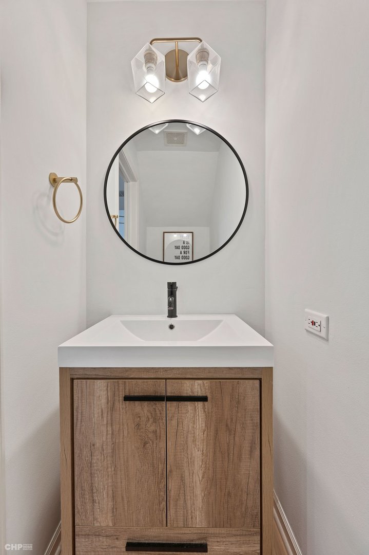 2039 N Lincoln Avenue Unit: H