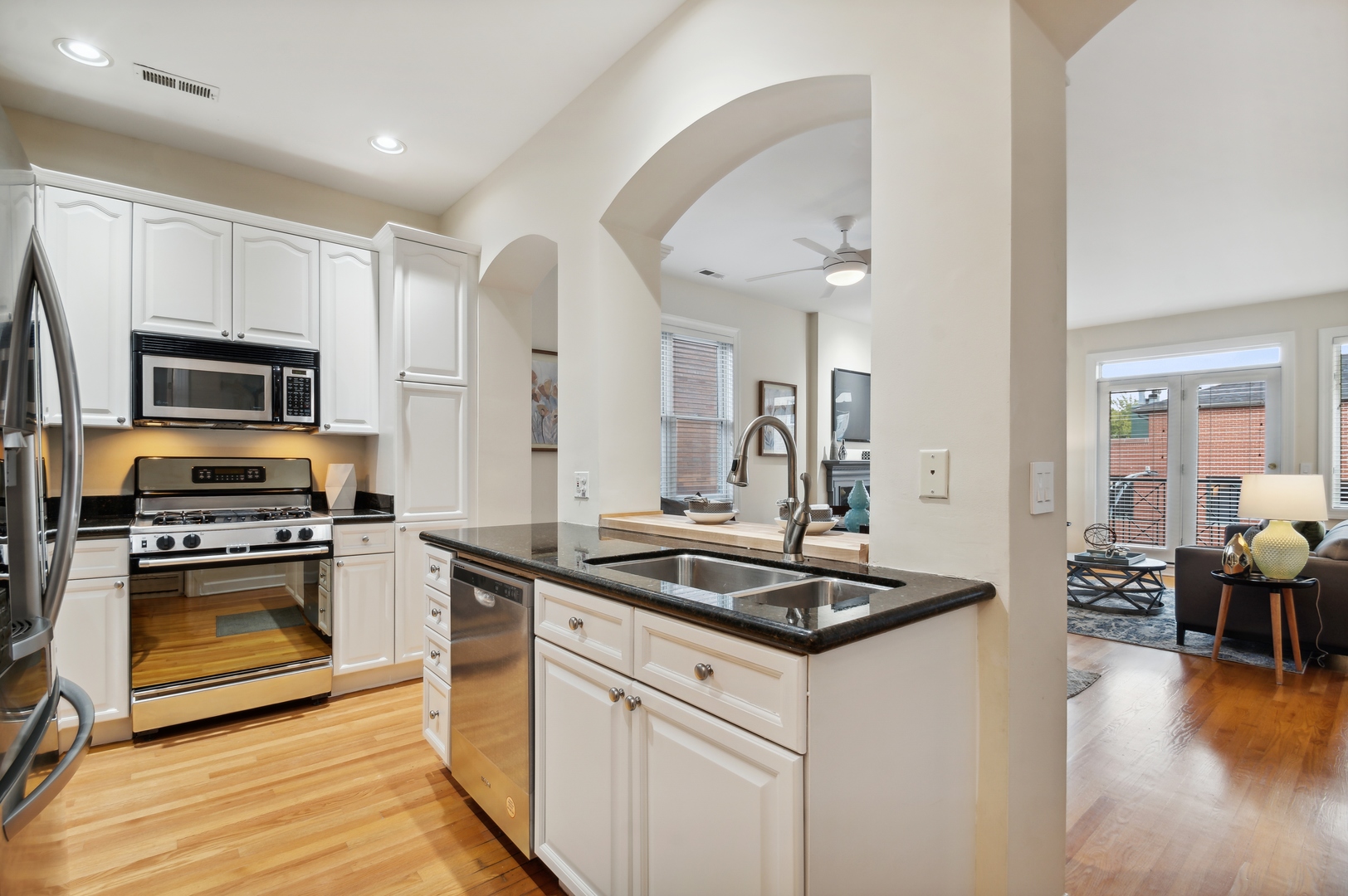 834 W Diversey Parkway Unit: 3E