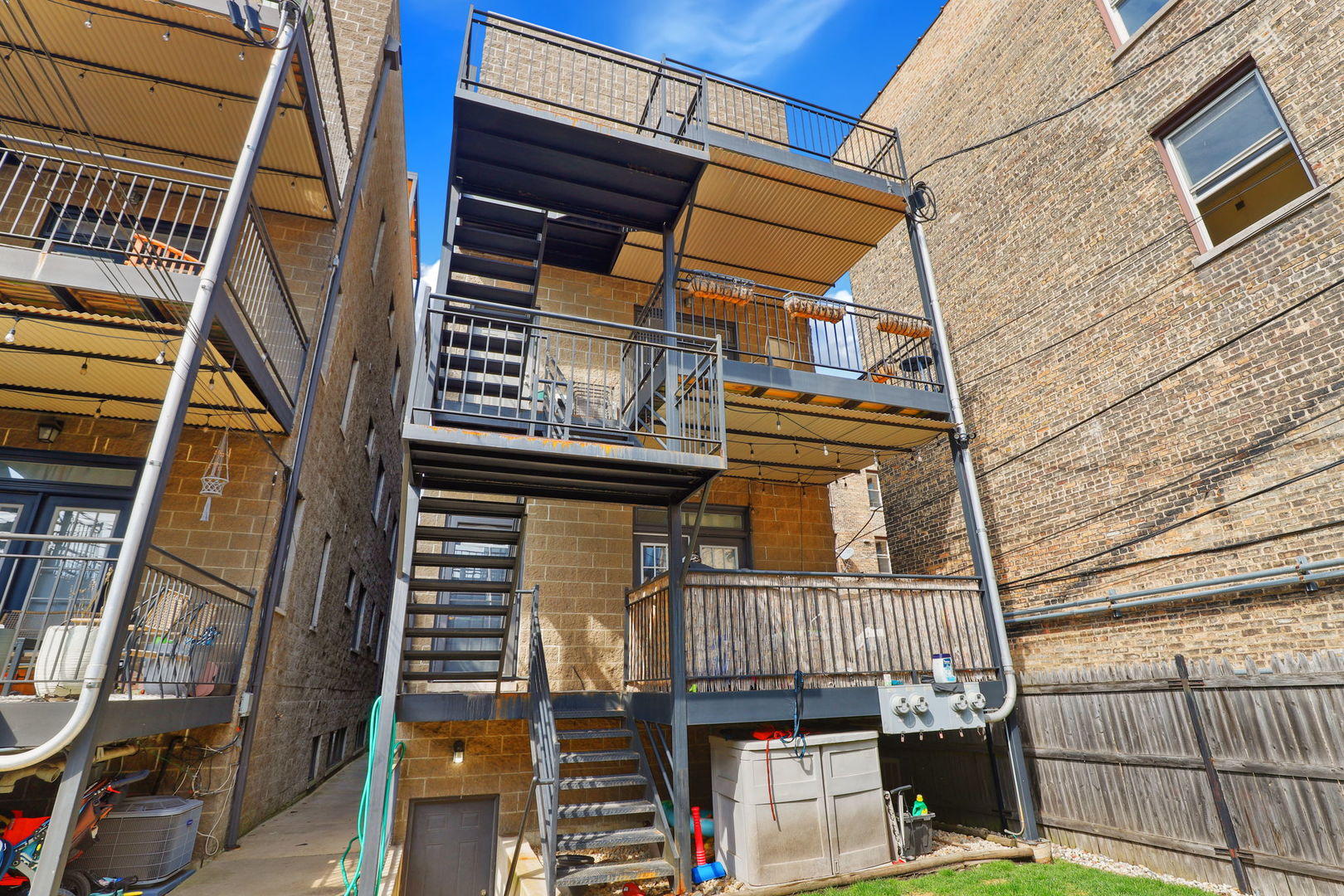 2023 N Mozart Street Unit: 2