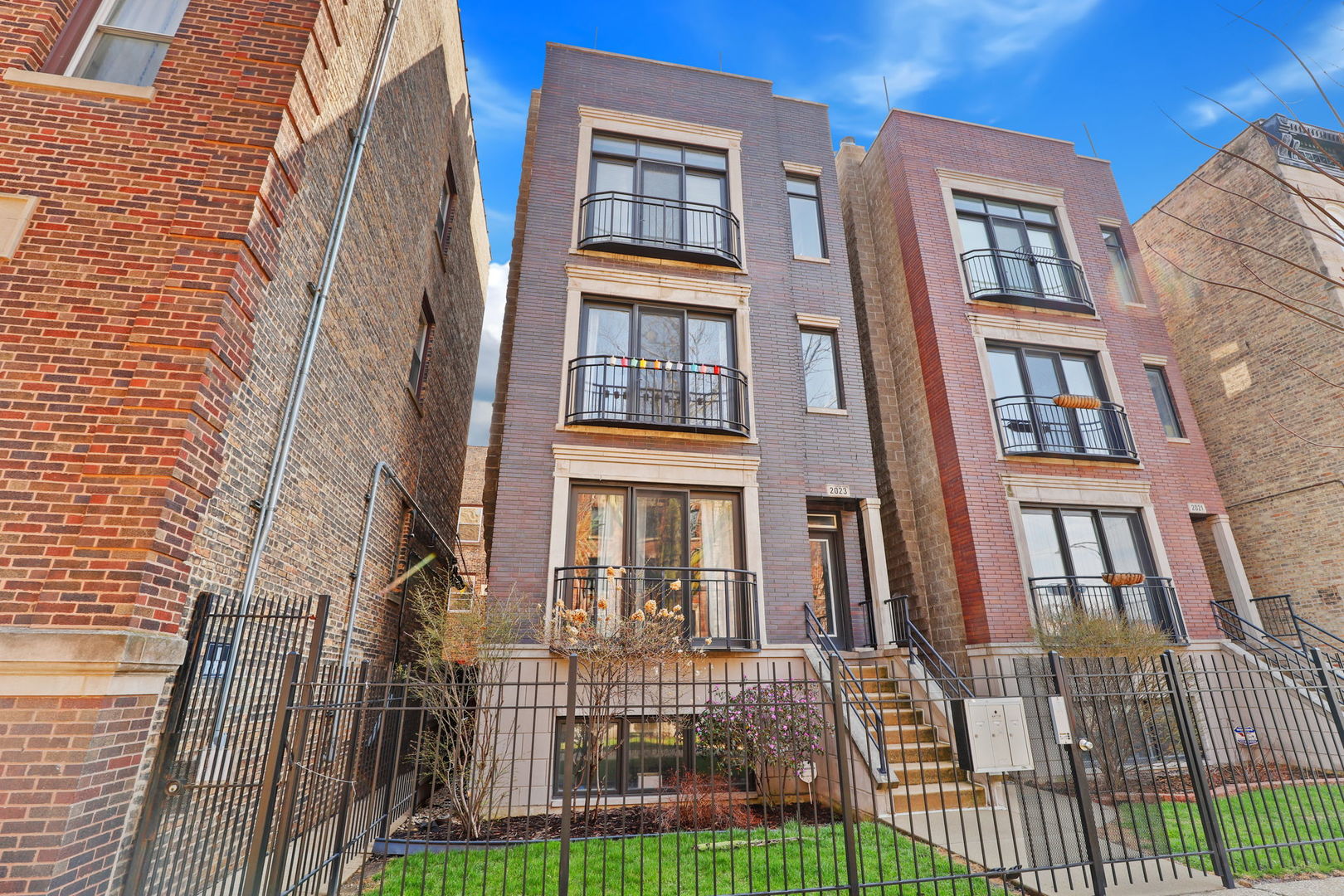 2023 N Mozart Street Unit: 2