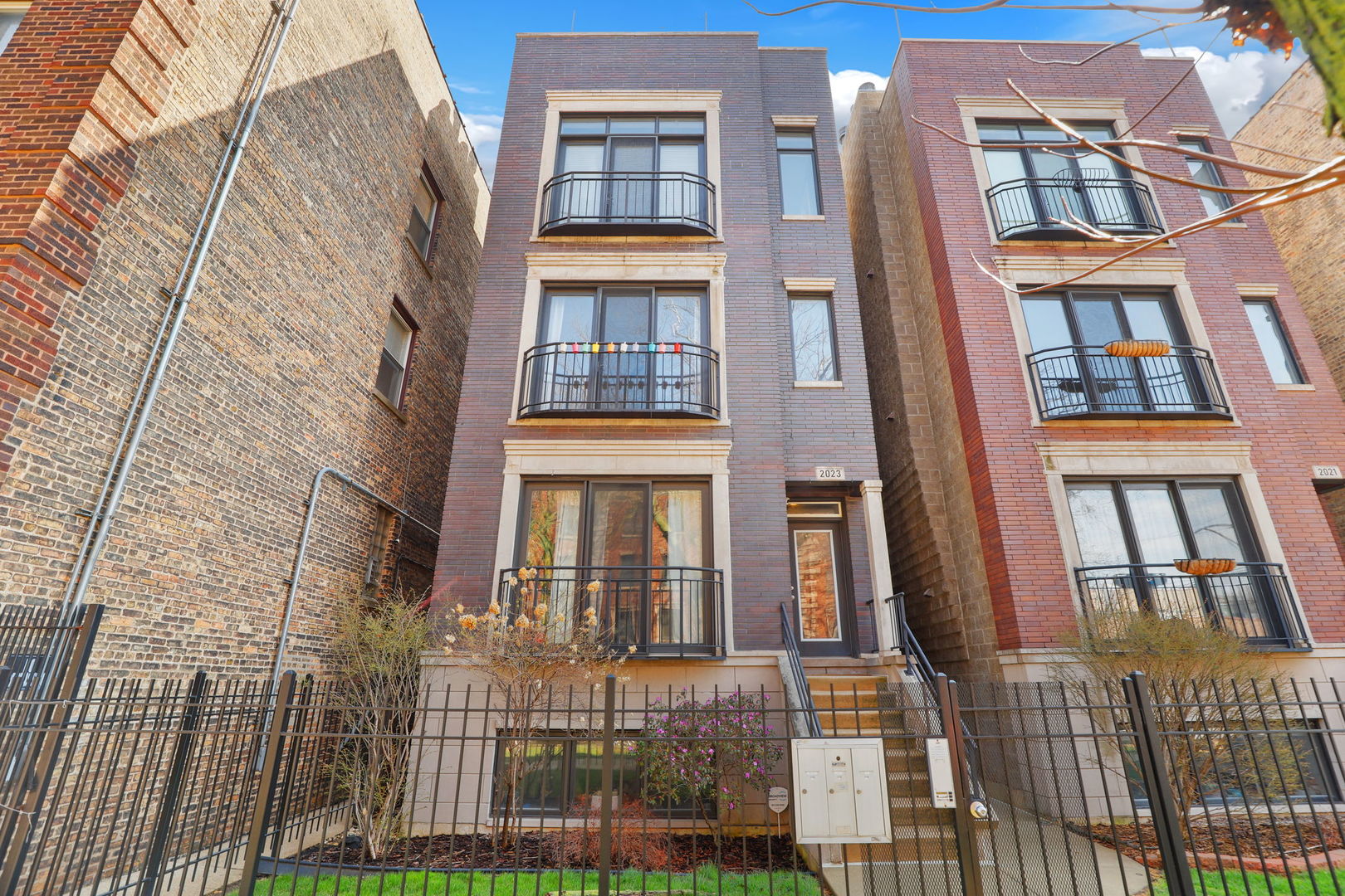 2023 N Mozart Street Unit: 2