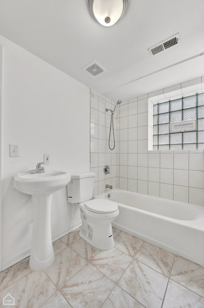 2155 N Spaulding Avenue Unit: 1