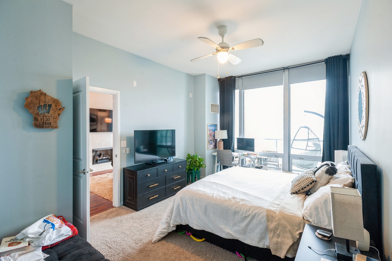 160 E Illinois Street Unit: 2403