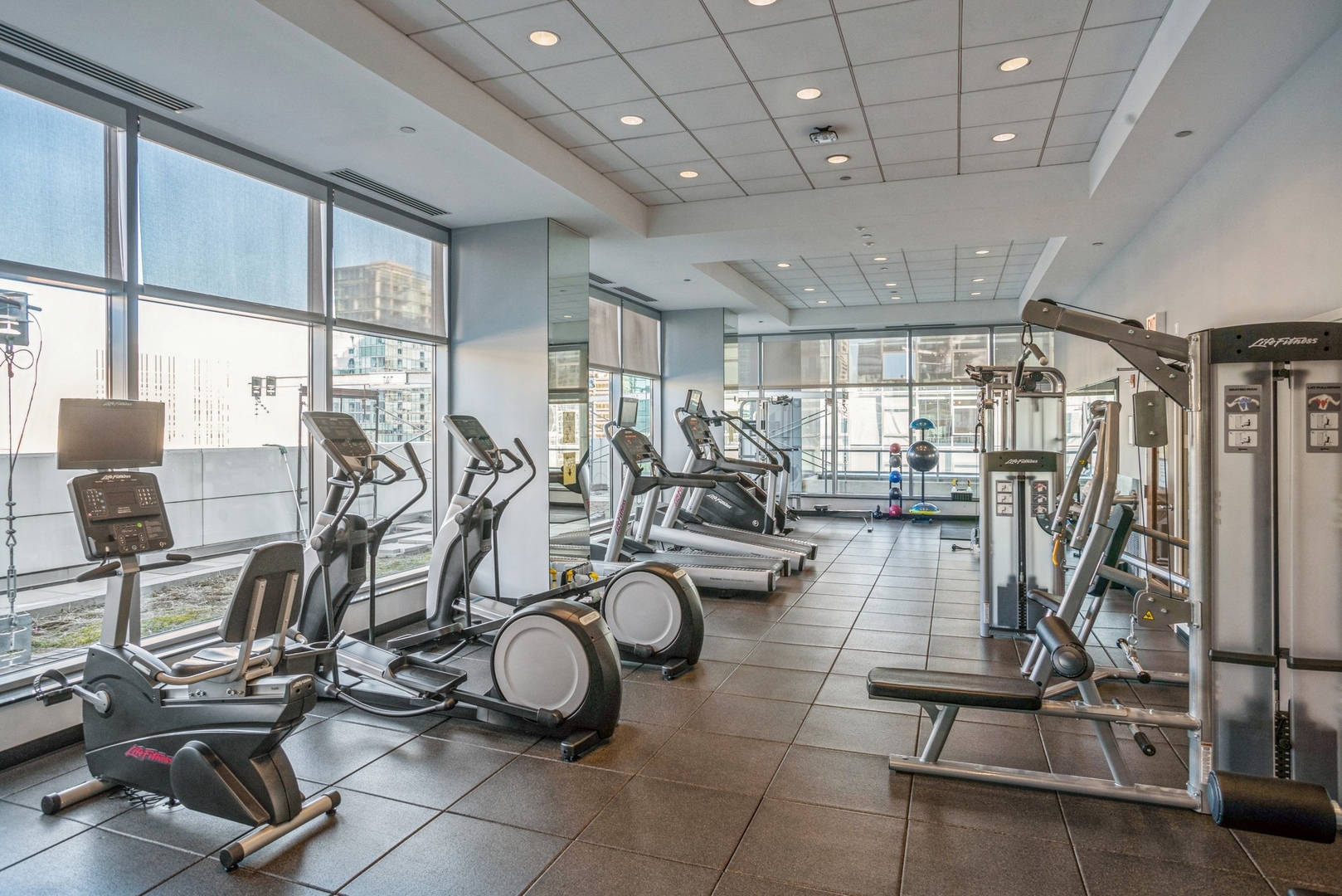 160 E Illinois Street Unit: 2403