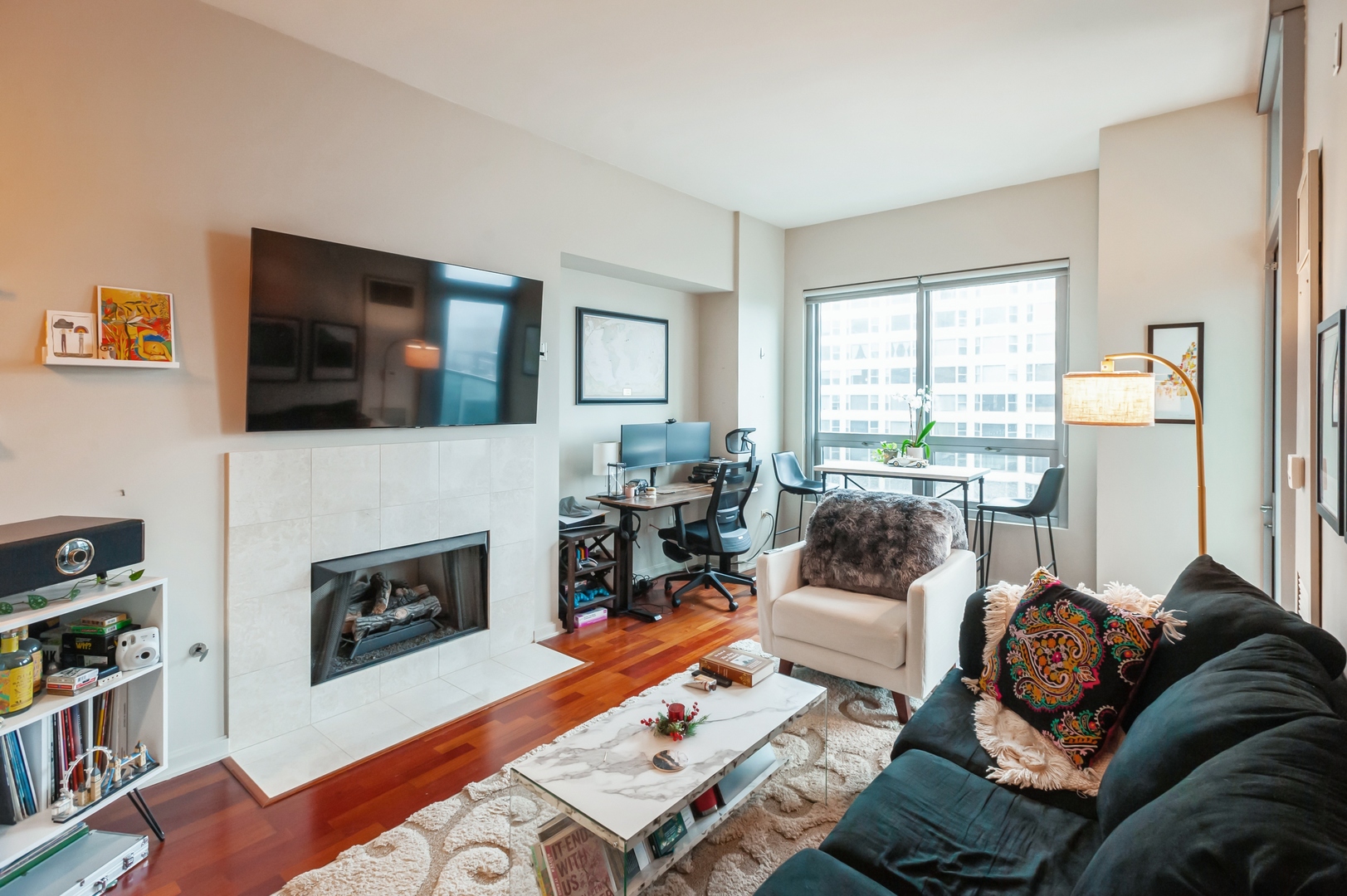 160 E Illinois Street Unit: 2403