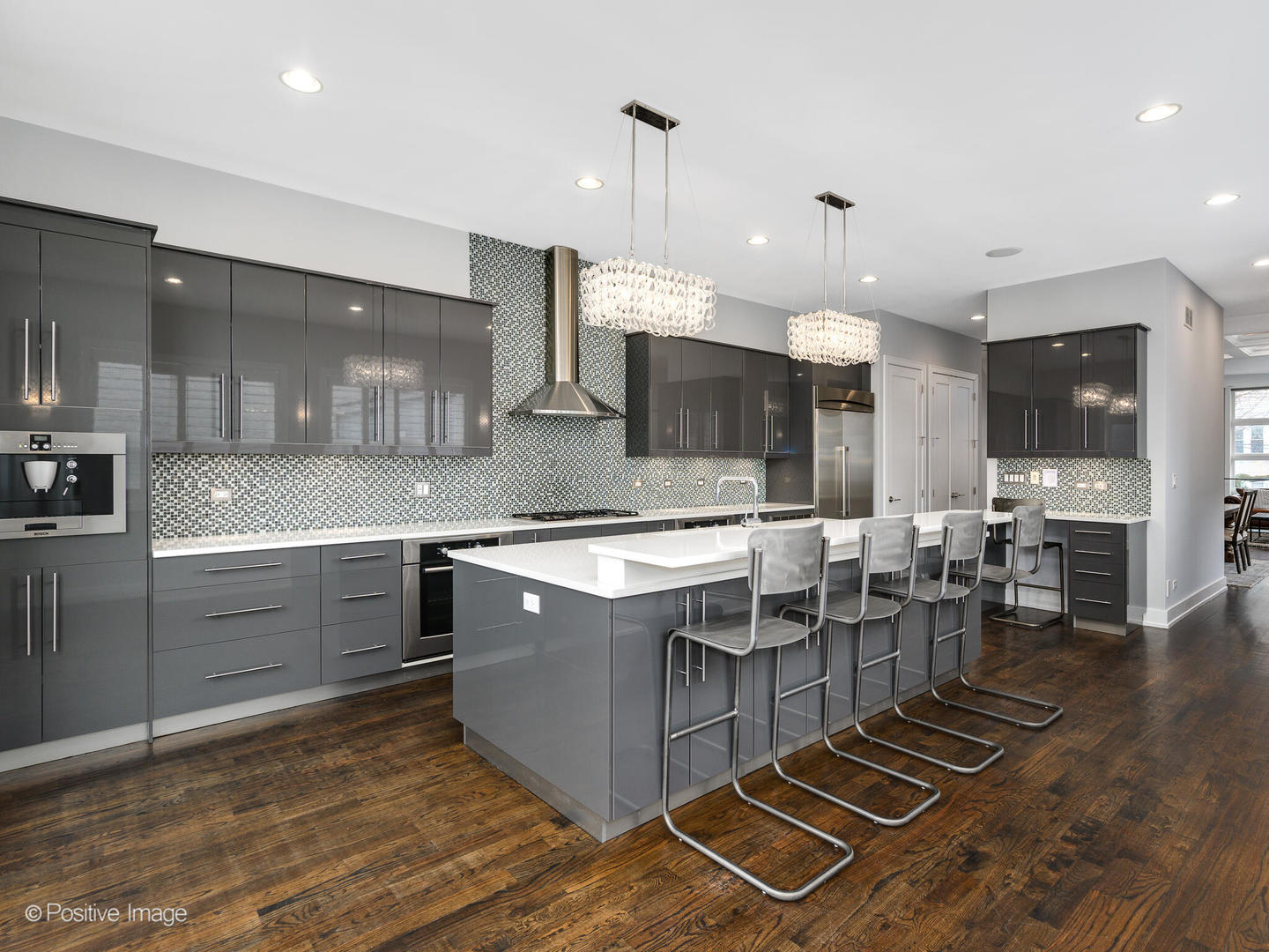 2542 W Cortland Street