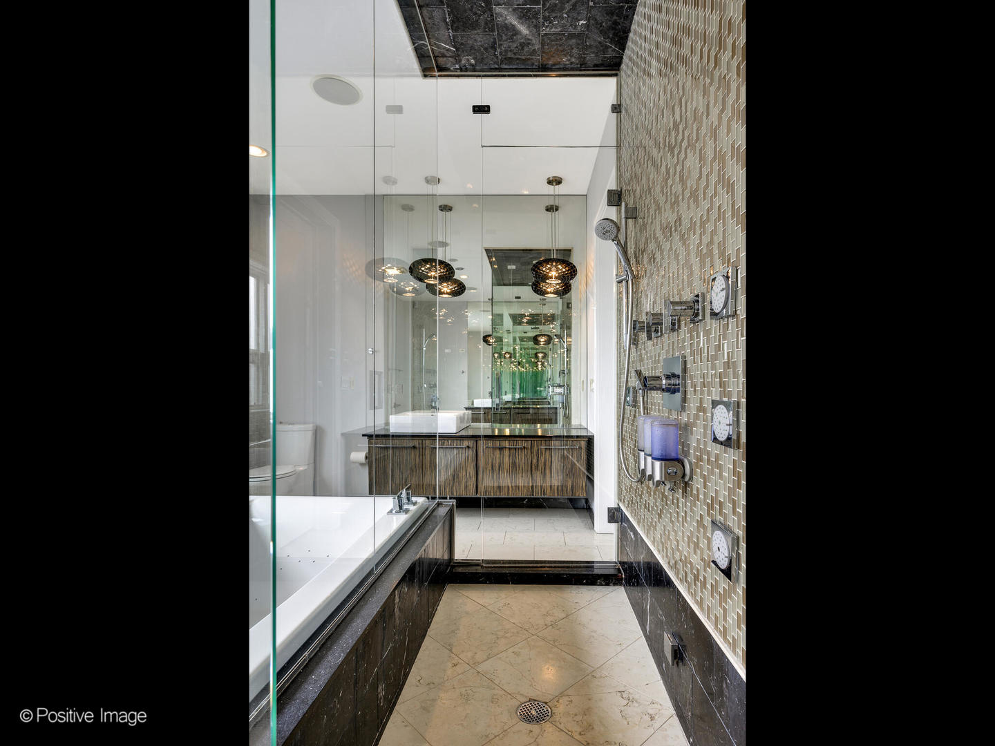 2542 W Cortland Street