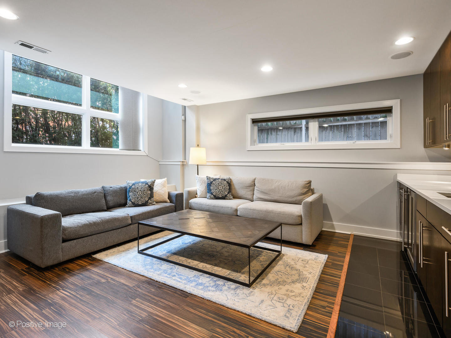 2542 W Cortland Street