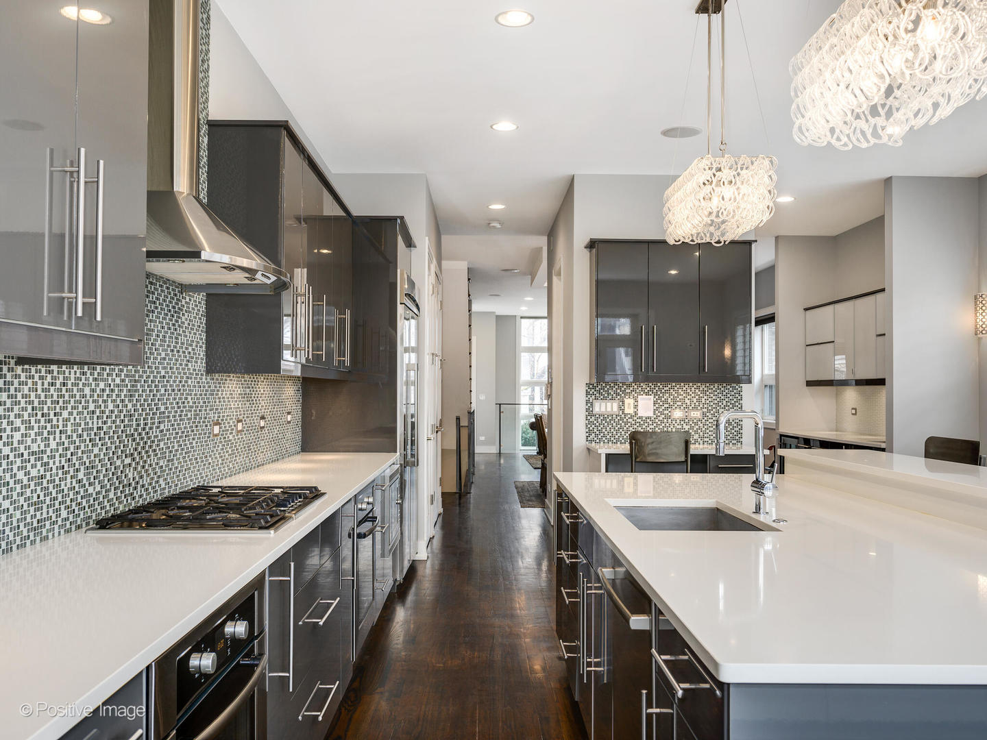 2542 W Cortland Street