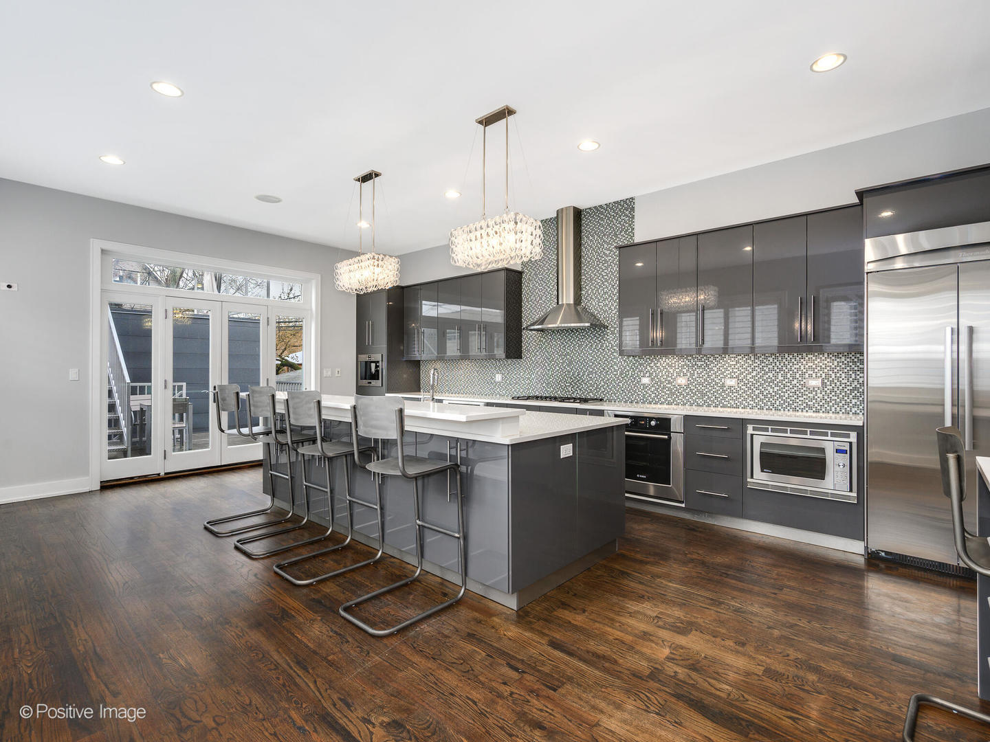 2542 W Cortland Street