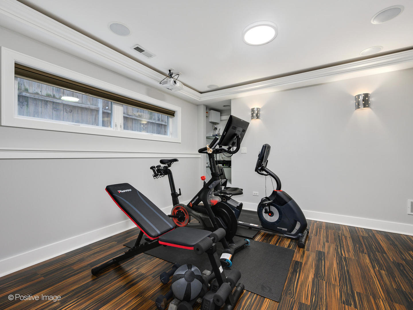 2542 W Cortland Street