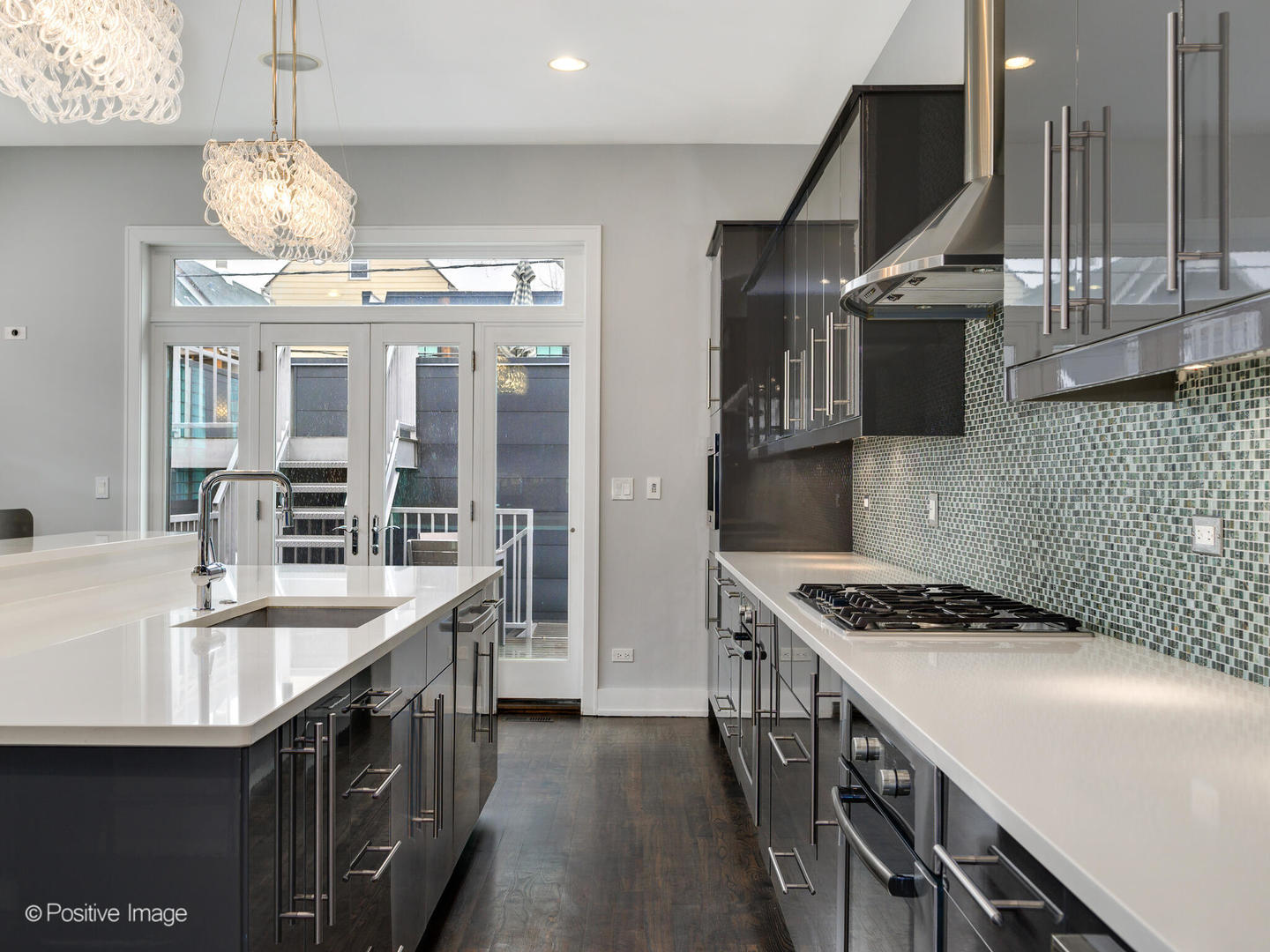 2542 W Cortland Street