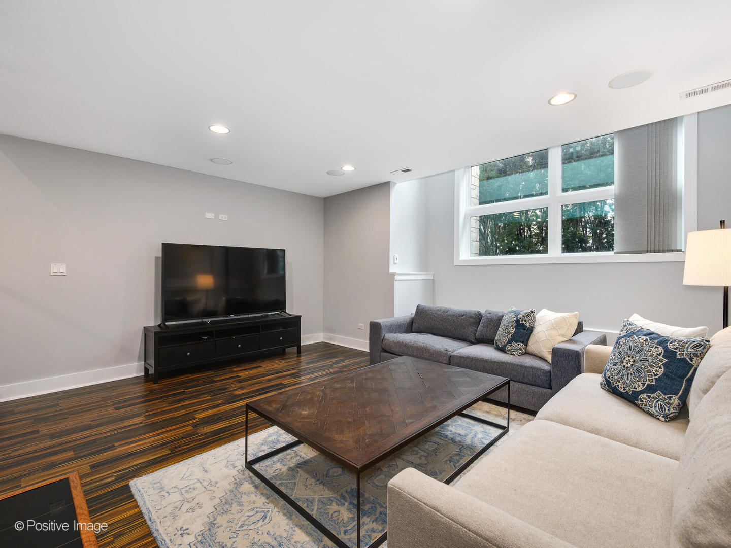 2542 W Cortland Street