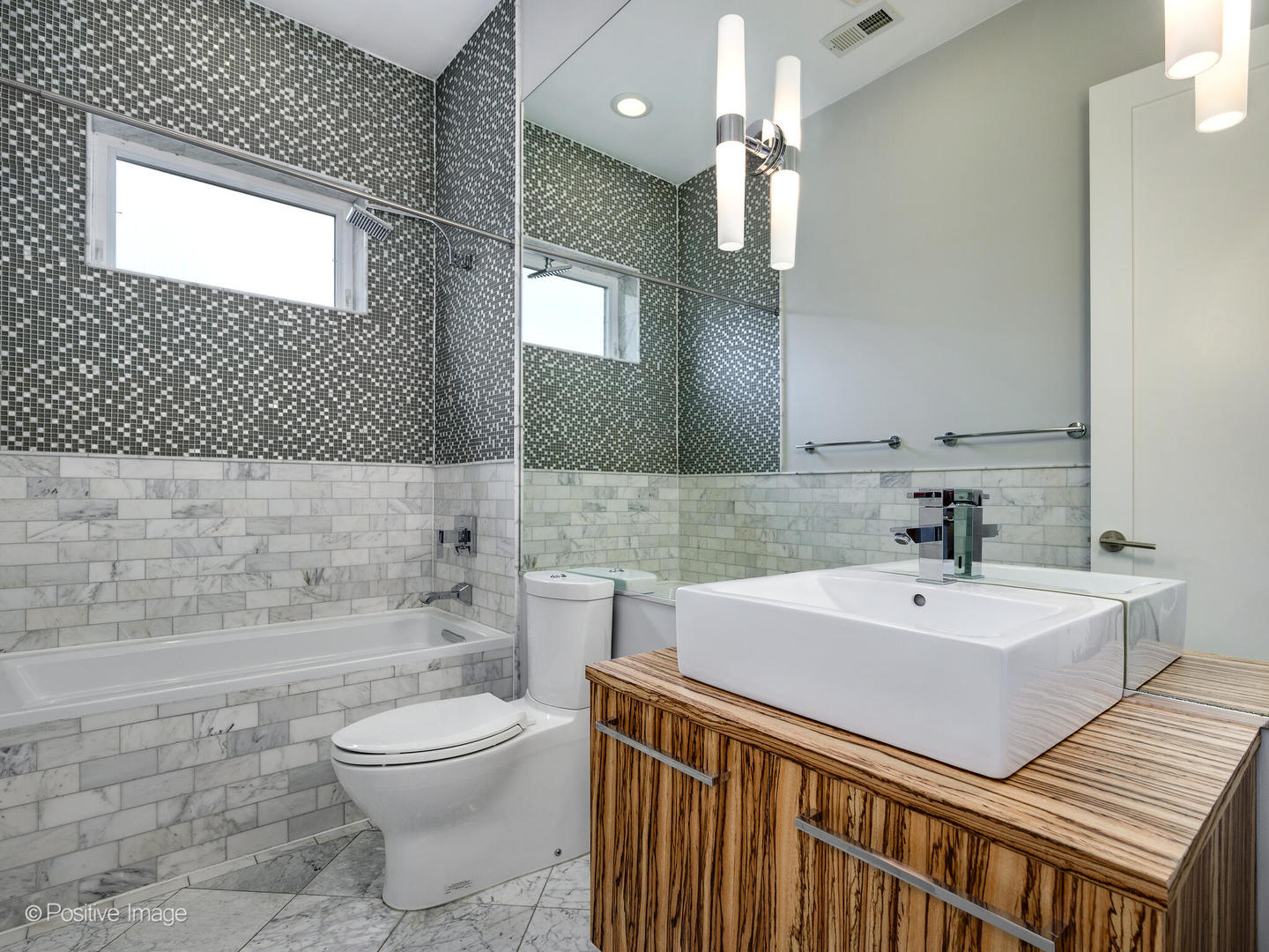 2542 W Cortland Street