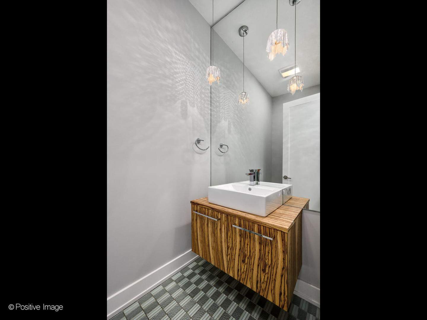 2542 W Cortland Street