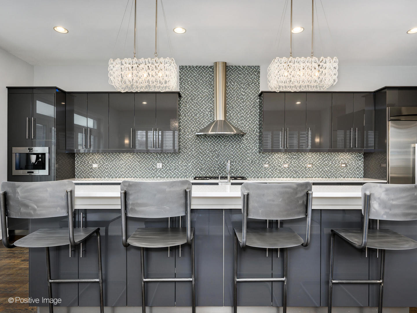 2542 W Cortland Street