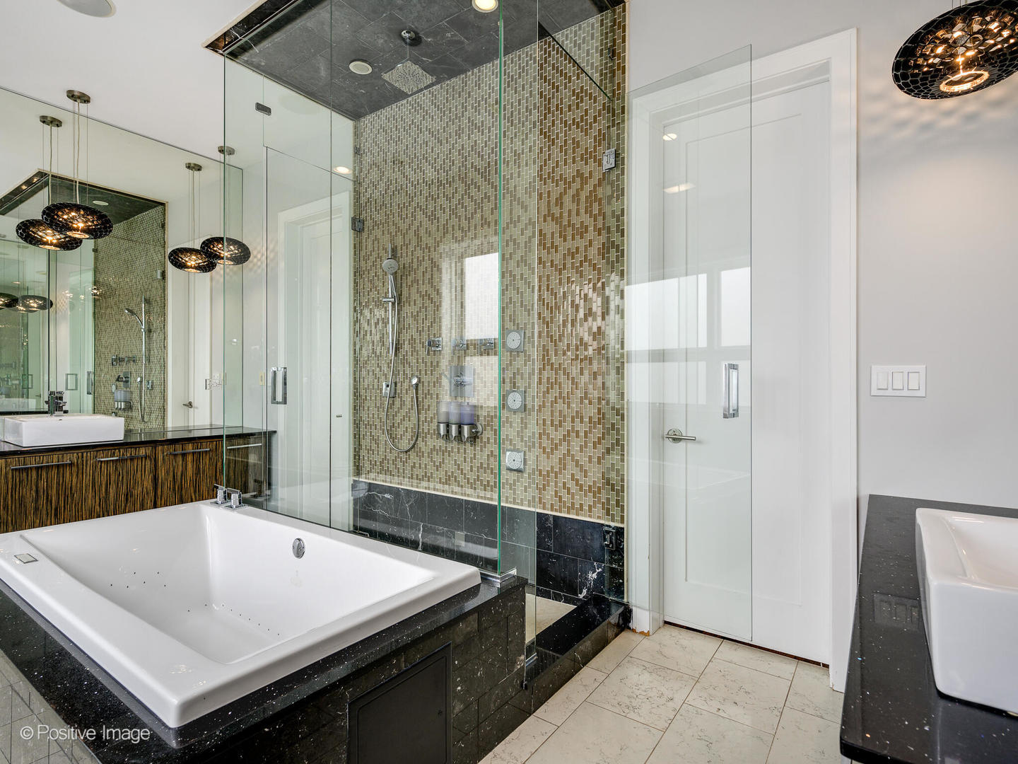 2542 W Cortland Street