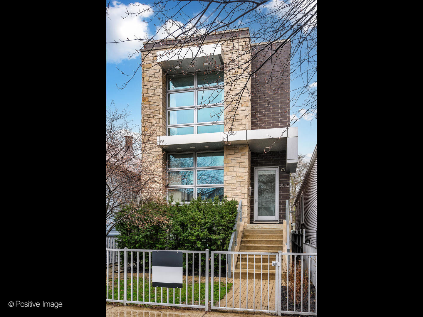 2542 W Cortland Street