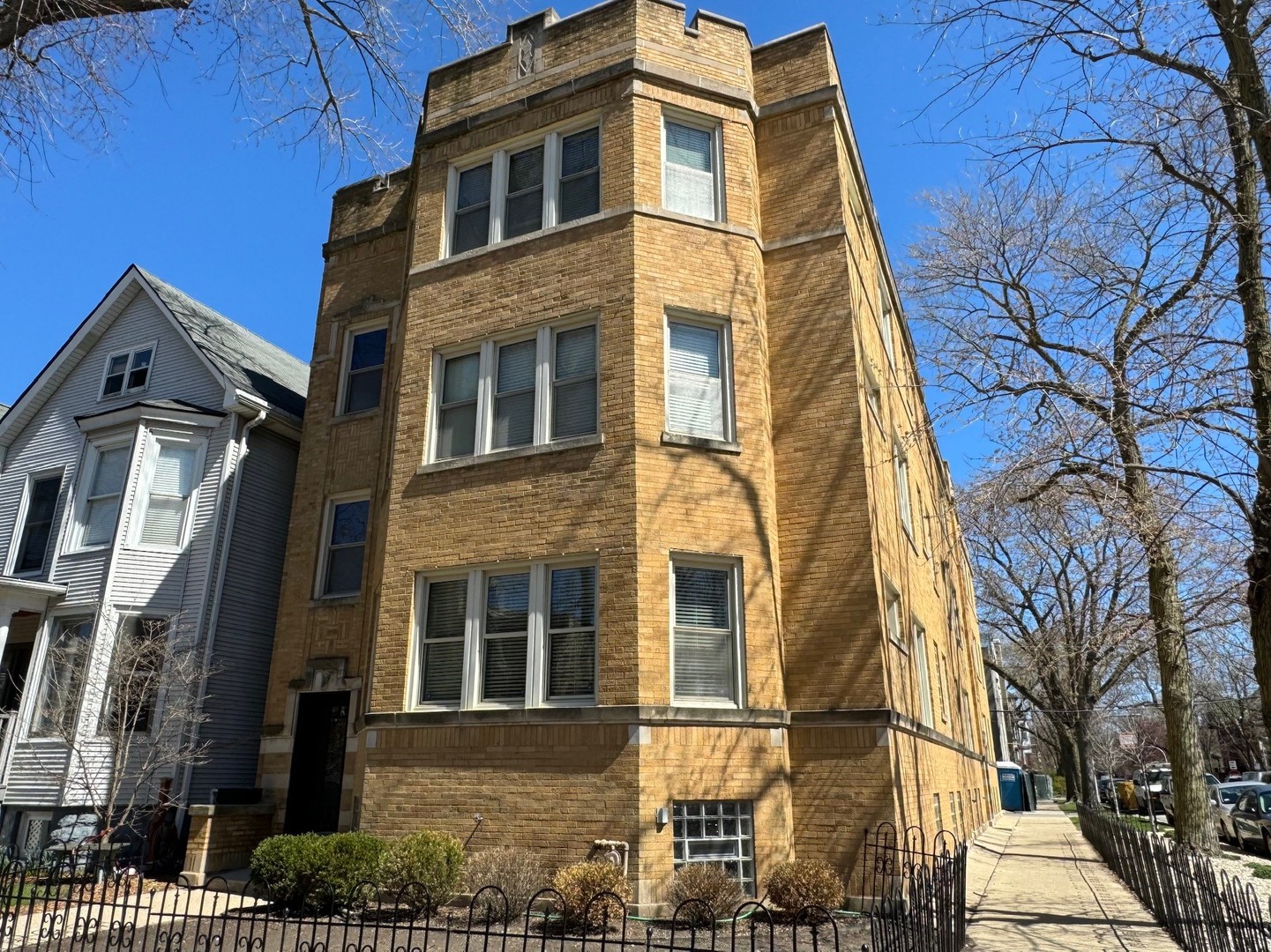 3701 N Bosworth Avenue Unit: 3
