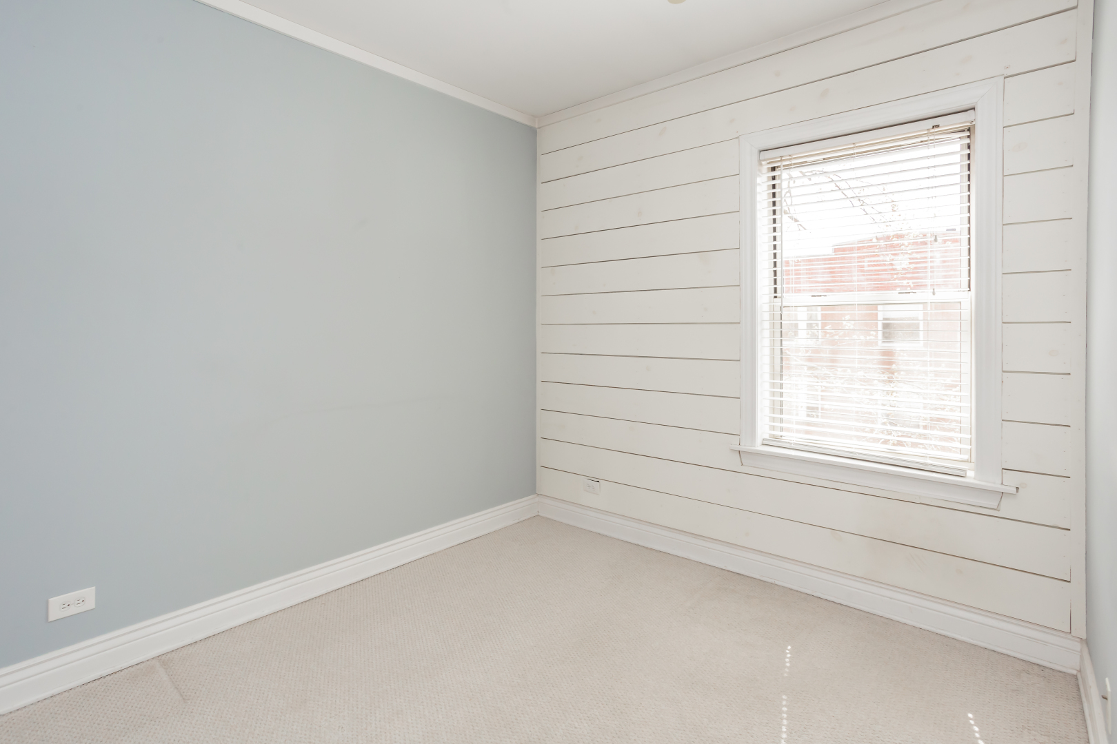 3701 N Bosworth Avenue Unit: 3