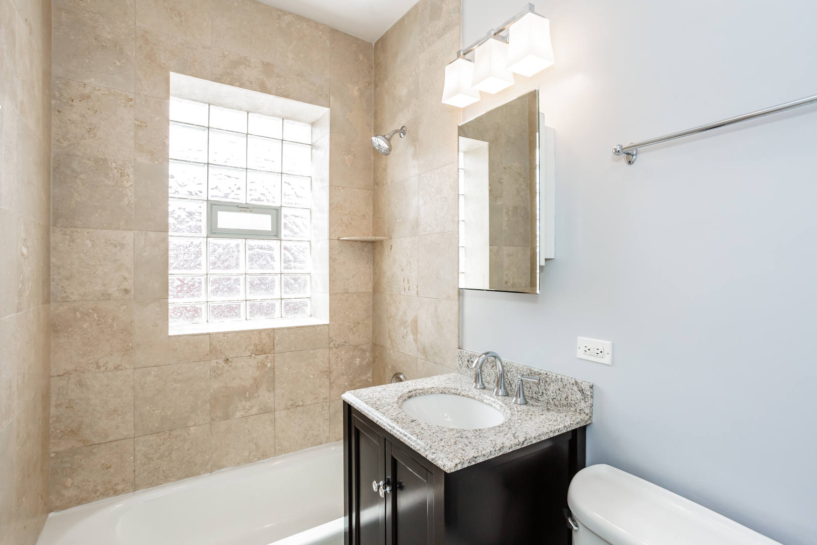 3701 N Bosworth Avenue Unit: 3