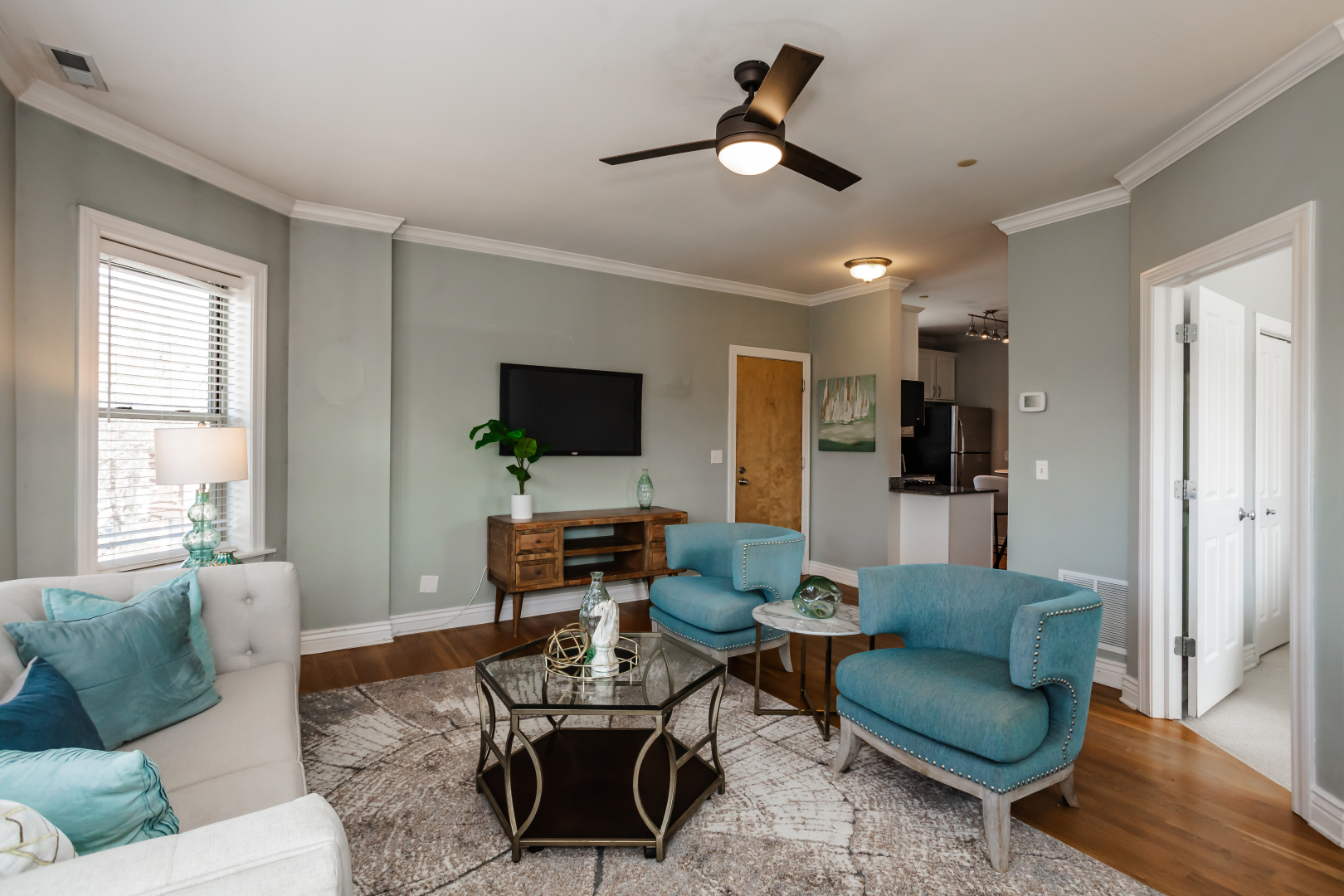 3701 N Bosworth Avenue Unit: 3