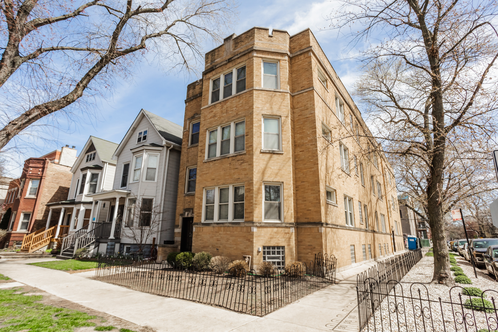 3701 N Bosworth Avenue Unit: 3