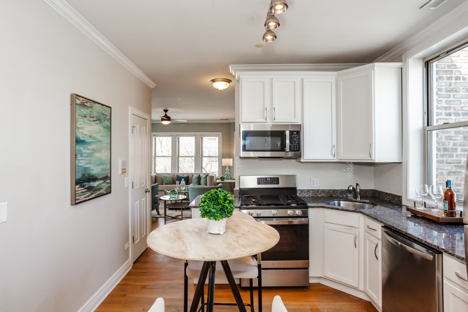 3701 N Bosworth Avenue Unit: 3