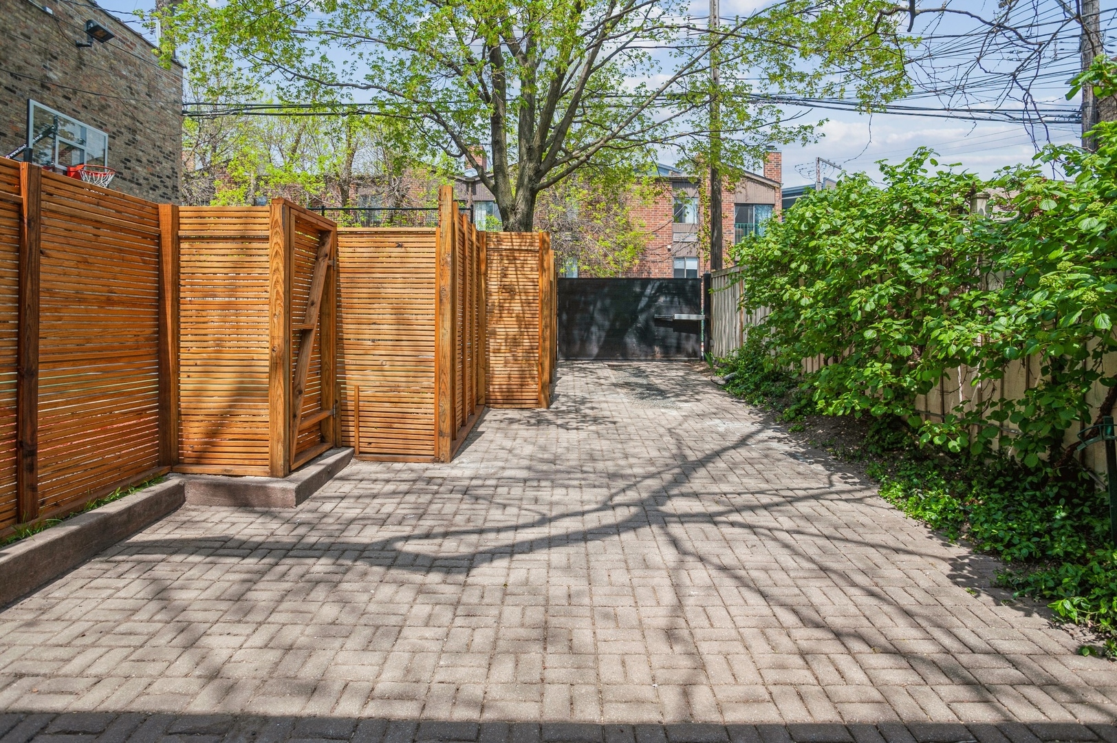 850 W Fullerton Avenue