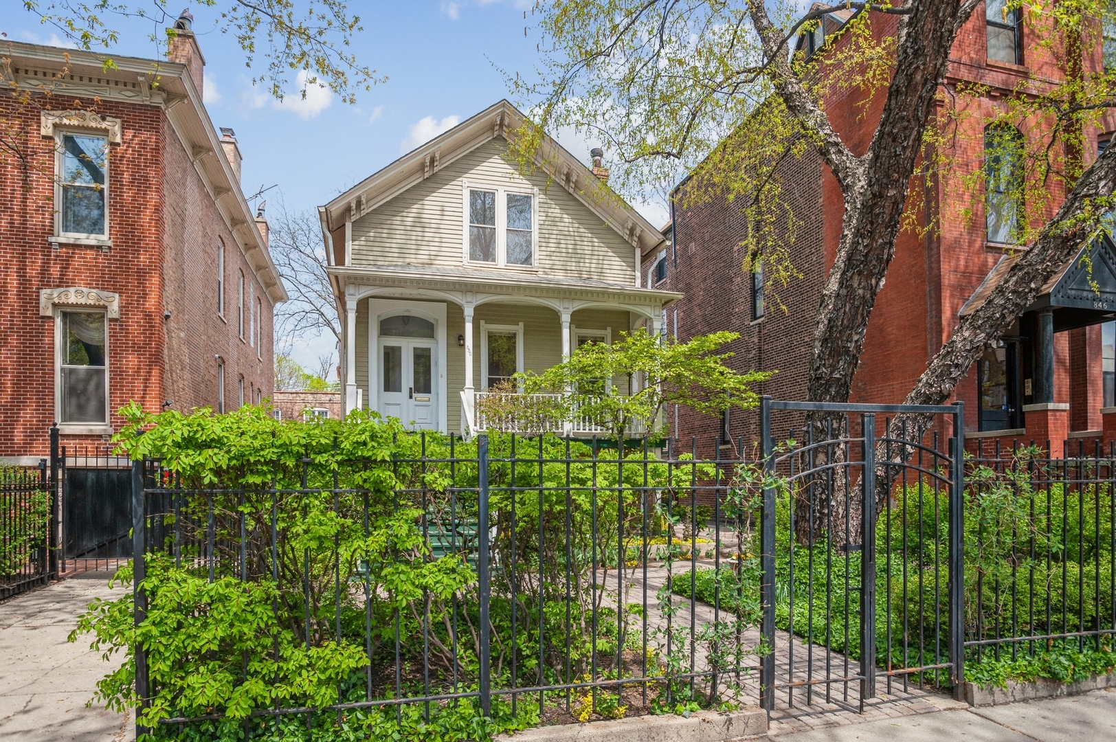 850 W Fullerton Avenue