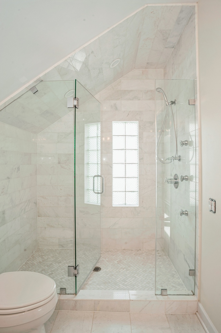 850 W Fullerton Avenue