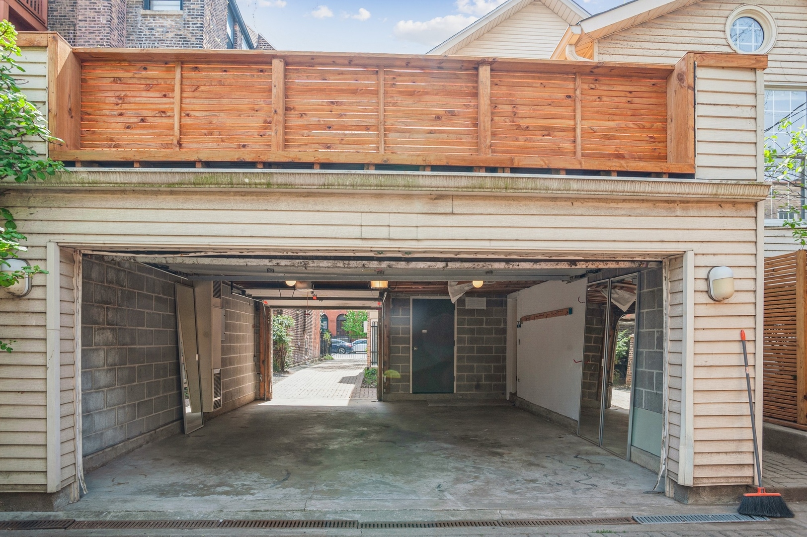 850 W Fullerton Avenue