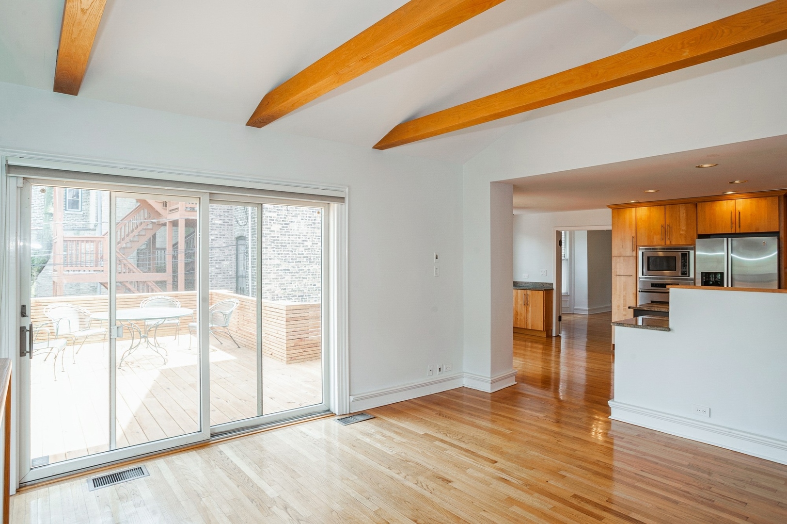 850 W Fullerton Avenue