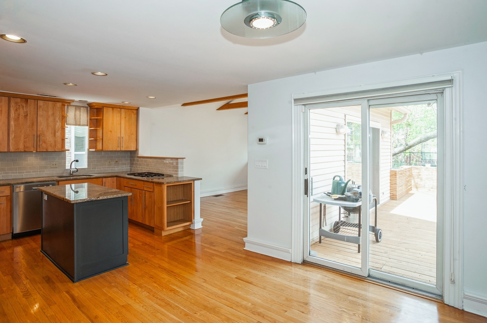 850 W Fullerton Avenue