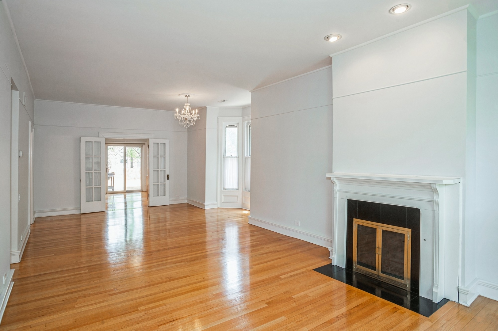 850 W Fullerton Avenue