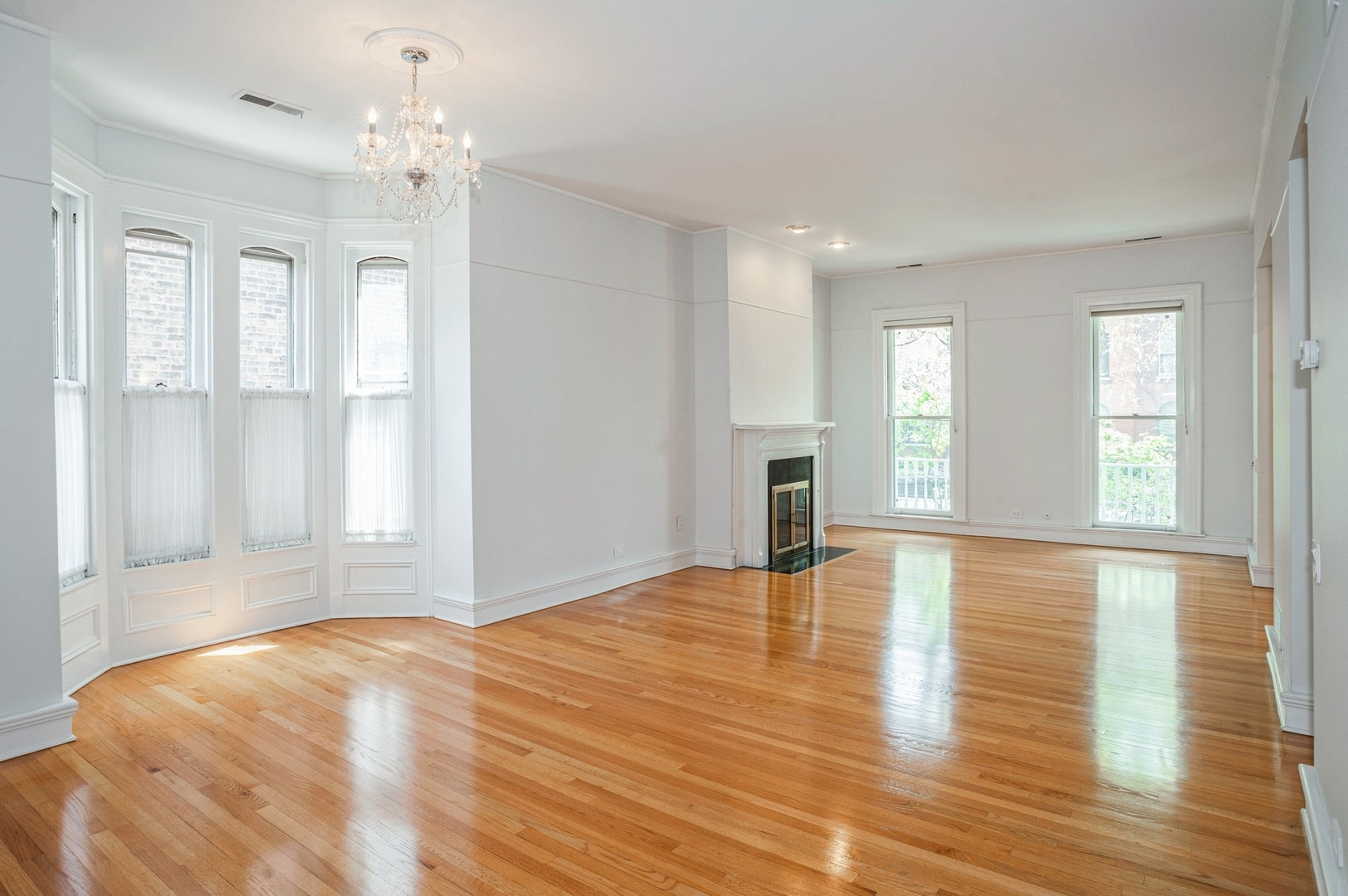 850 W Fullerton Avenue