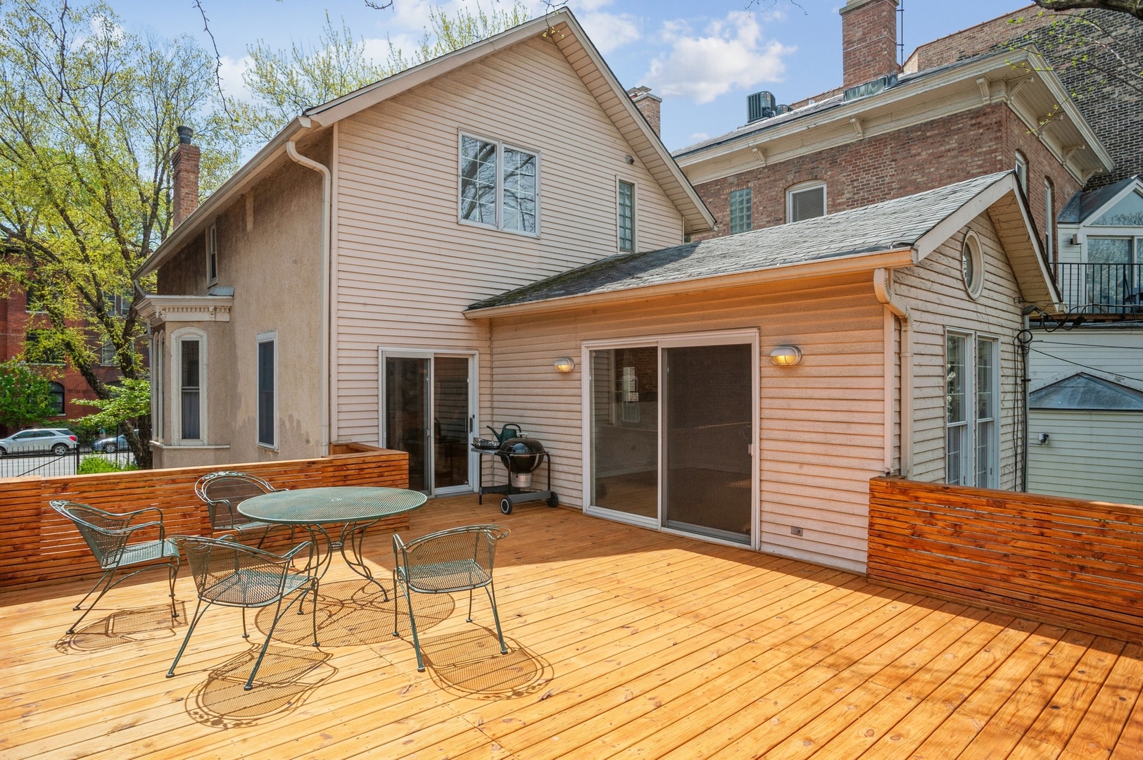 850 W Fullerton Avenue