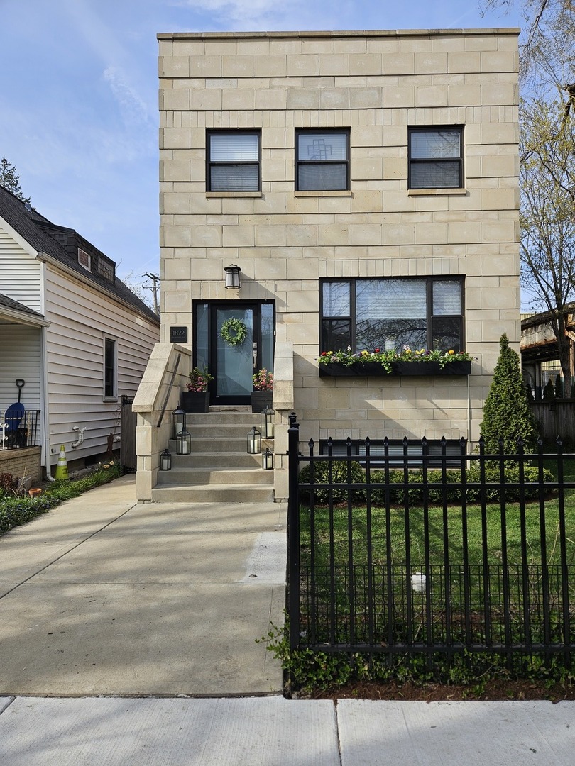 1822 W Warner Avenue