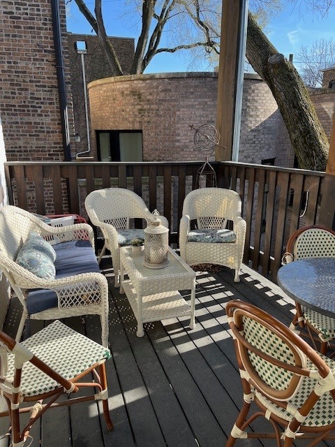 2242 N FREMONT Street Unit: 2