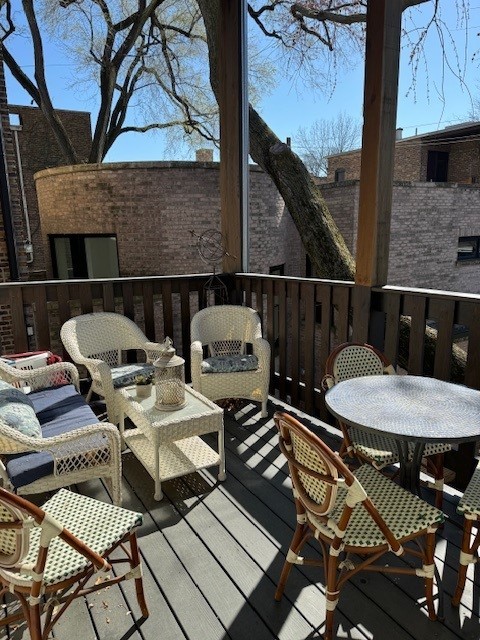 2242 N FREMONT Street Unit: 2