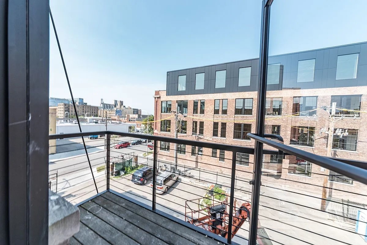 213 N Racine Avenue Unit: 301