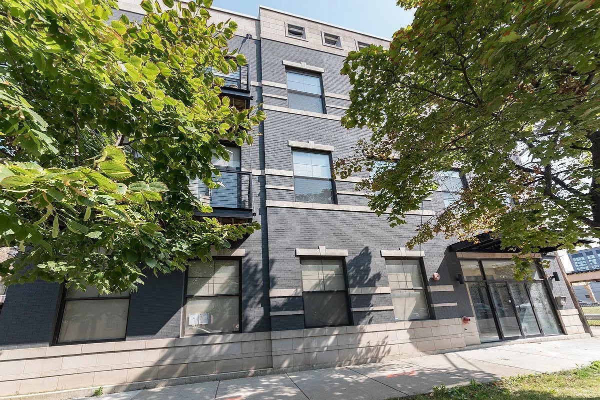 213 N Racine Avenue Unit: 301