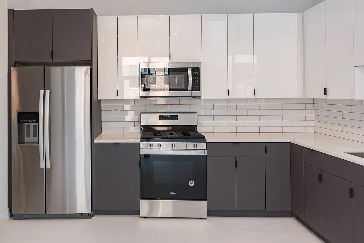 213 N Racine Avenue Unit: 301