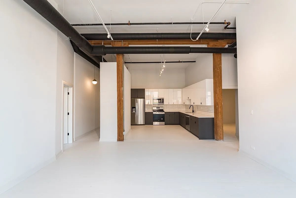 213 N Racine Avenue Unit: 301