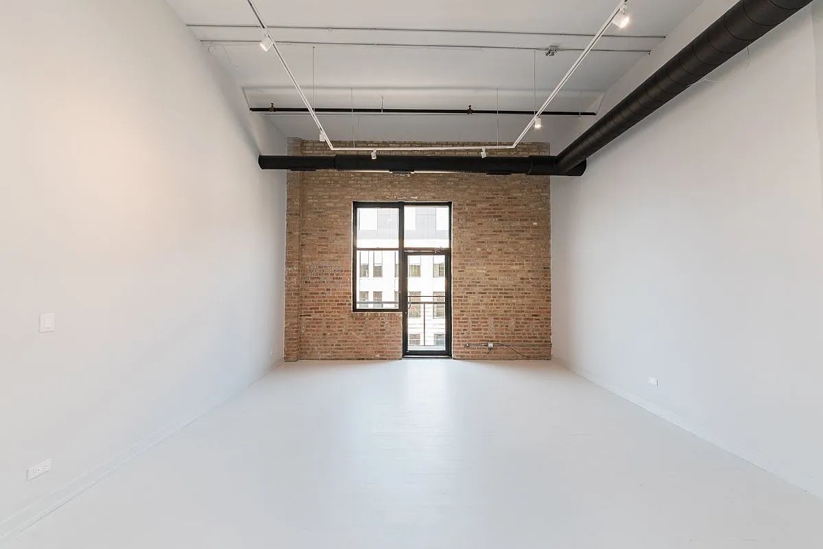 213 N Racine Avenue Unit: 301