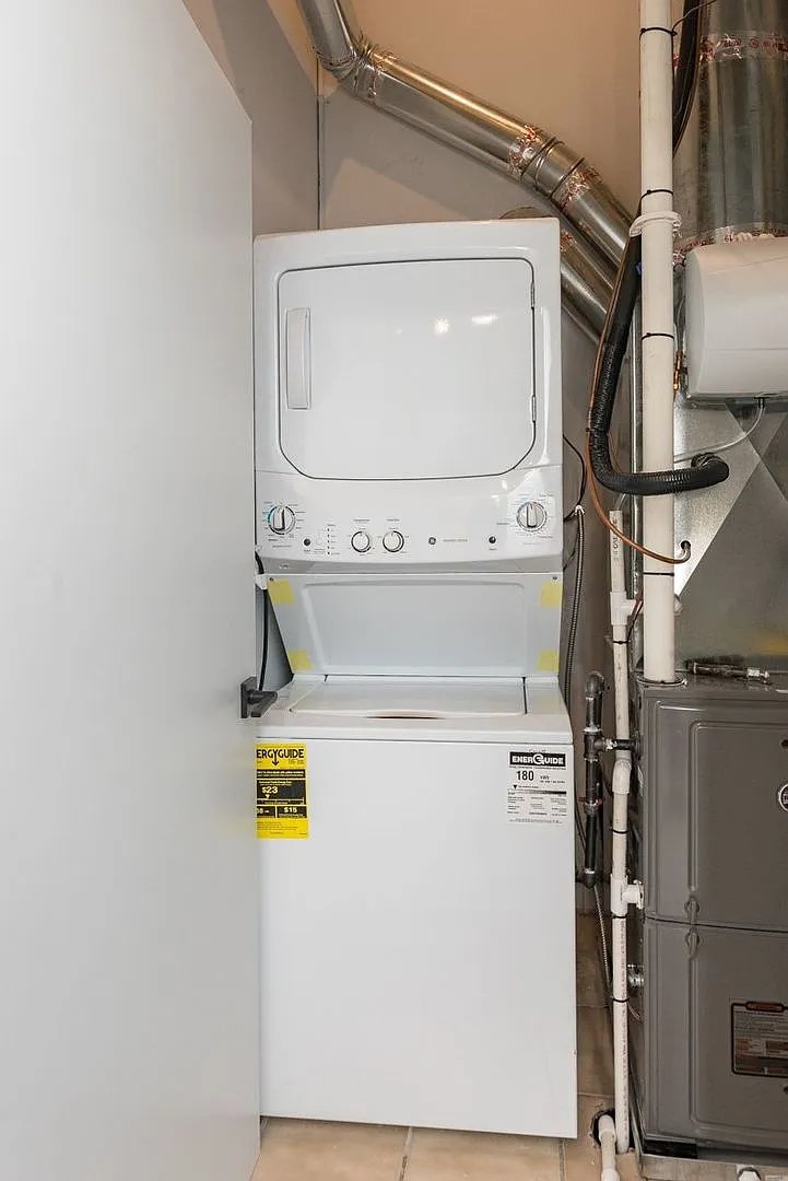 213 N Racine Avenue Unit: 301