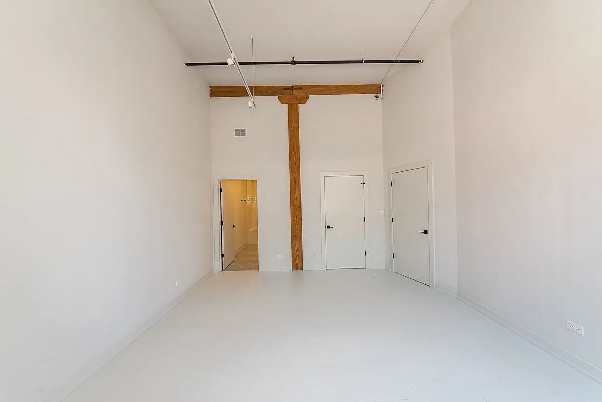 213 N Racine Avenue Unit: 301