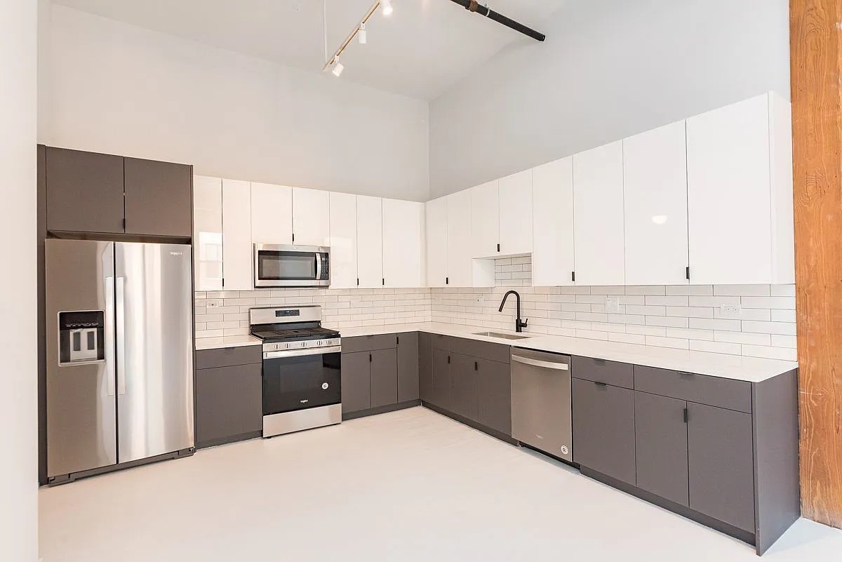 213 N Racine Avenue Unit: 301