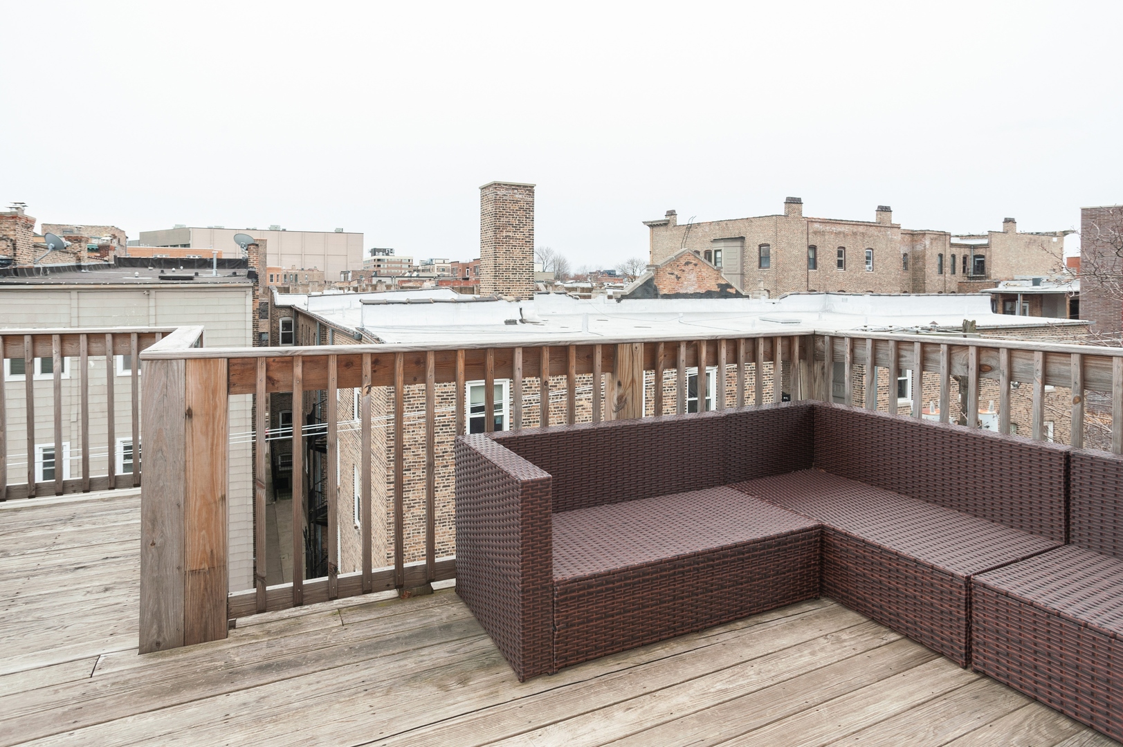 651 W WELLINGTON Avenue Unit: 4